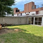 Casa 2 Dormitorios Y Quincho A Mts Del Centro